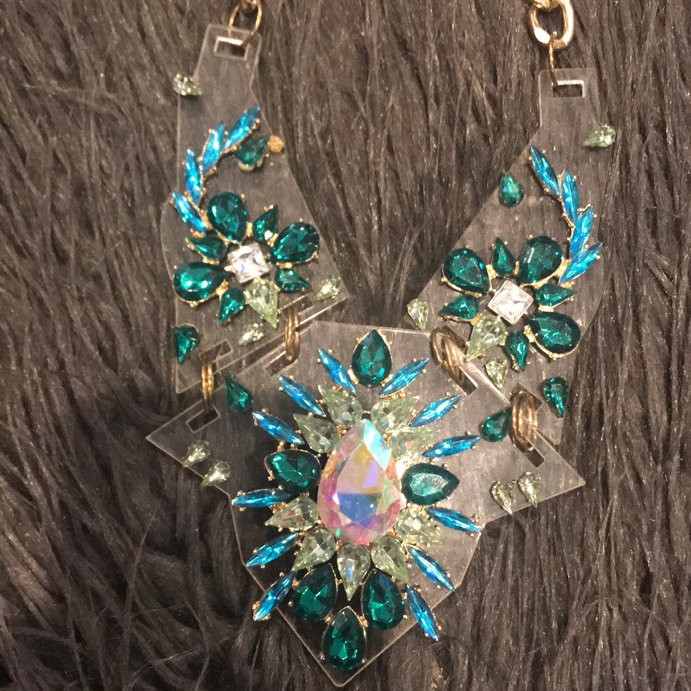 Beautiful gold necklace - Picture 3 of 3